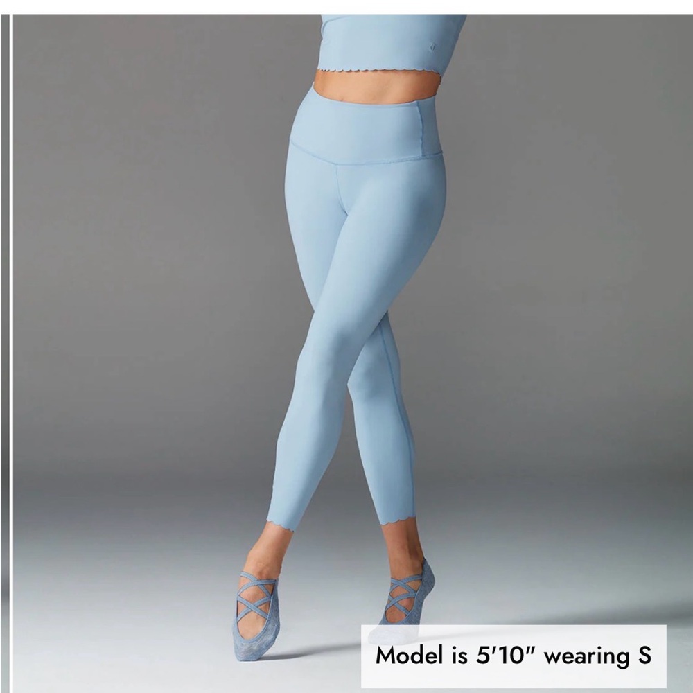 TAVI - Scallop High Waisted 7/8 Tight/Legging - NWT - Sky Blue